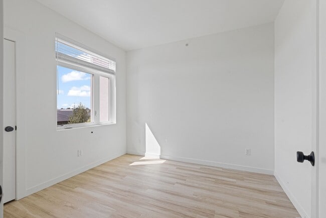 Building Photo - 311 E Lorene St