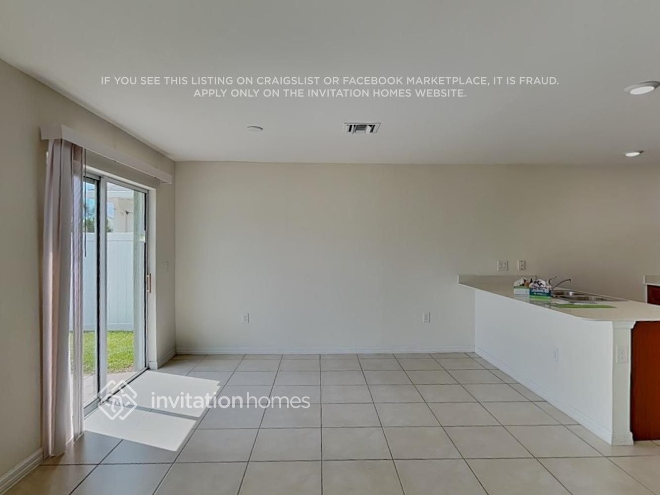 Building Photo - 3298 Acapulco Cir