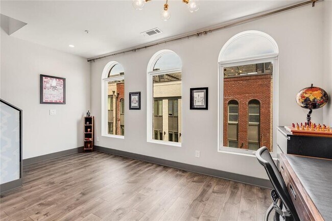 Building Photo - 1300 Chelsea Cir NW