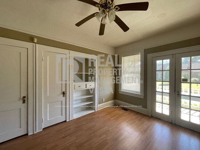 Building Photo - 1096 Hillyer Ave