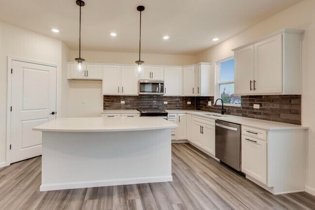 Building Photo - 2240 Bent Grass Wy