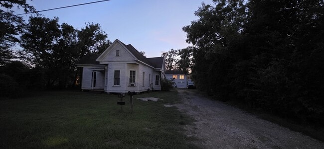 Building Photo - 605 N 4th St