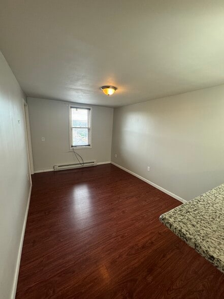 Building Photo - 464 3rd St