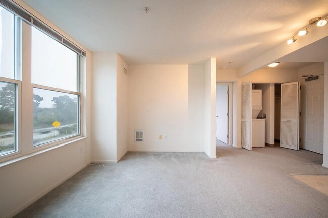 Building Photo - 8200 Oceanview Terrace