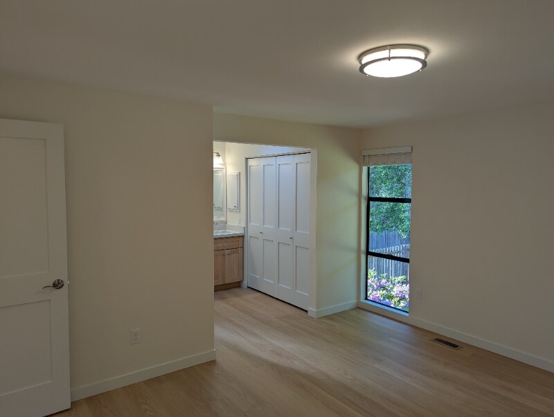 Building Photo - 15844 SE 47th St