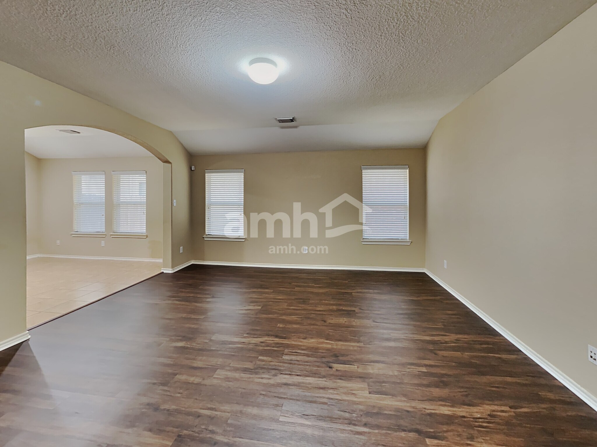 Building Photo - 9215 Birch Springs Dr