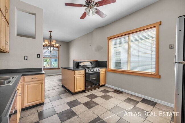 Building Photo - 853 Emeril Ave