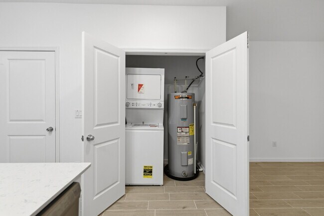 Building Photo - Available Now | Move-In Ready Rental in Prime SW Ocala Location