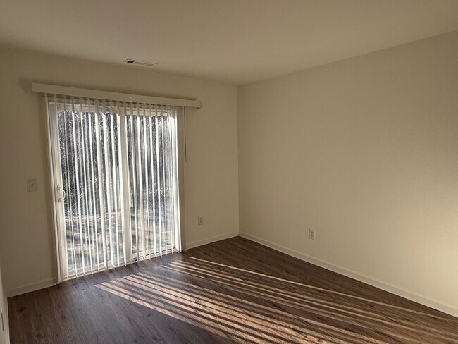 Building Photo - 6319 Elliott Dr