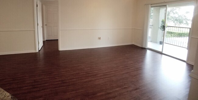 Building Photo - Gorgeous 2/2 Wood Floors Condo For Rent @ ...
