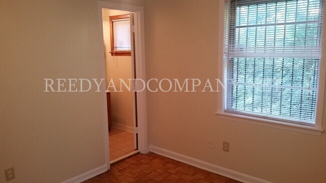 Building Photo - 903 W Raines Rd