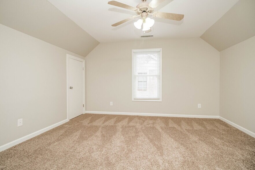 Building Photo - 411 Carmel Dr
