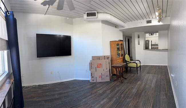 Building Photo - 2320 W Azeele St