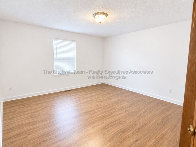 Building Photo - 6923 Wright Rd