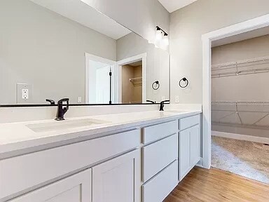 Building Photo - 520 Meadows Ct