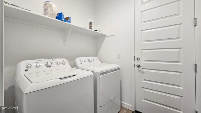 Building Photo - 16839 W Evergreen Rd