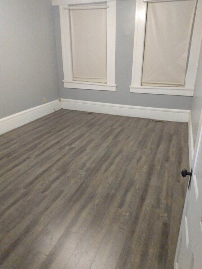 Building Photo - 39 N Paint