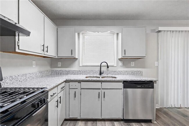 Building Photo - 2897 Spruce Cir