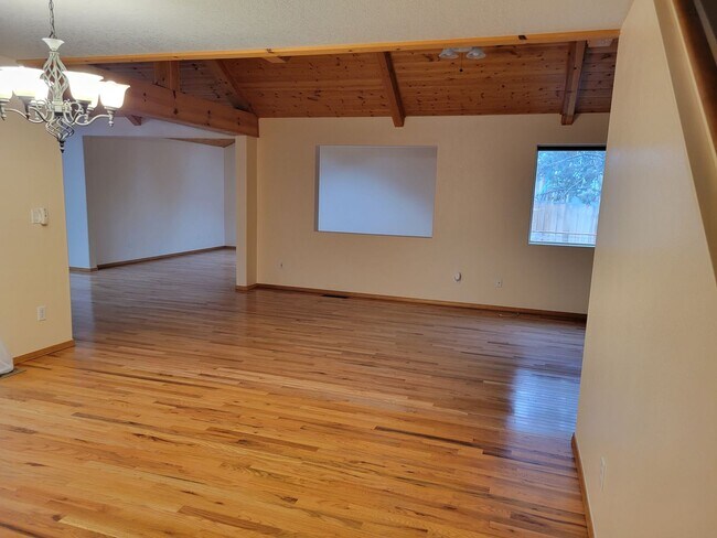 Building Photo - Newly painted  2,000+ sq home with RV parking