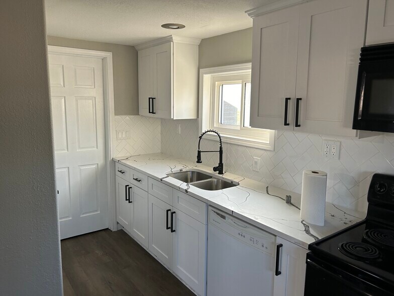 Primary Photo - 1618 Pat Dr