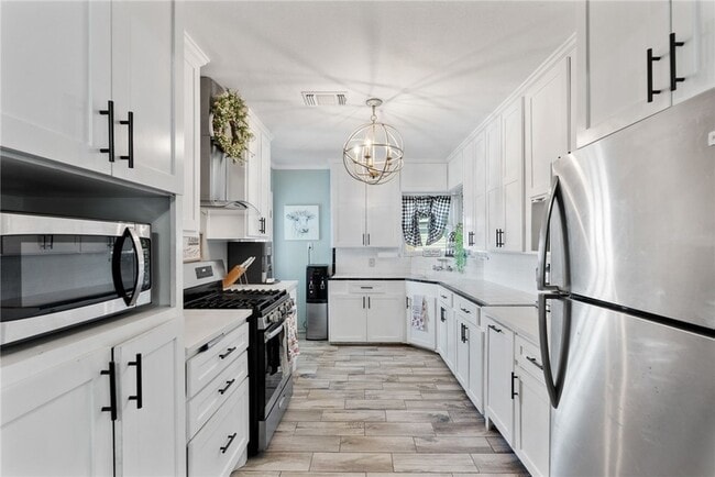 Building Photo - 4047 W Vanderbilt Dr