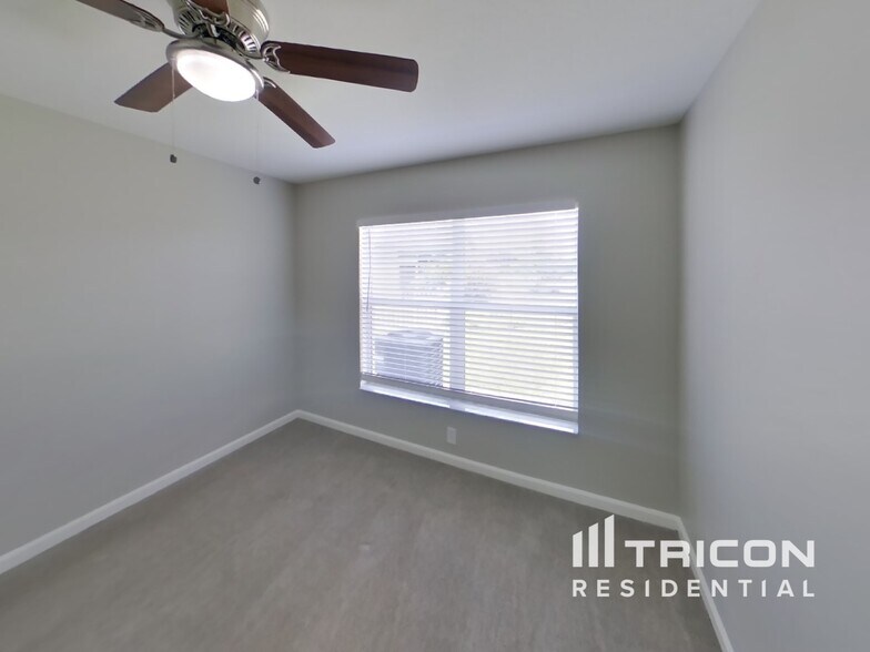Building Photo - 806 Sea Holly Dr