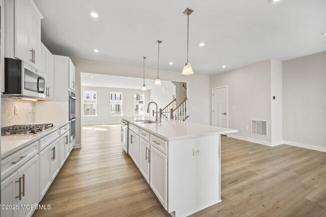 Building Photo - 20 Gramercy Dr