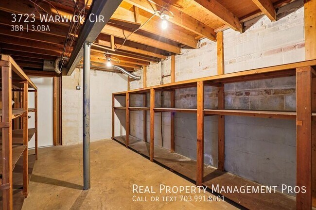 Building Photo - 3723 Warwick Cir
