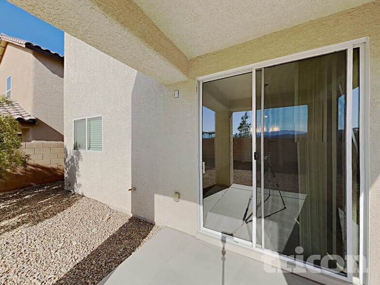 Building Photo - 11729 Giles St