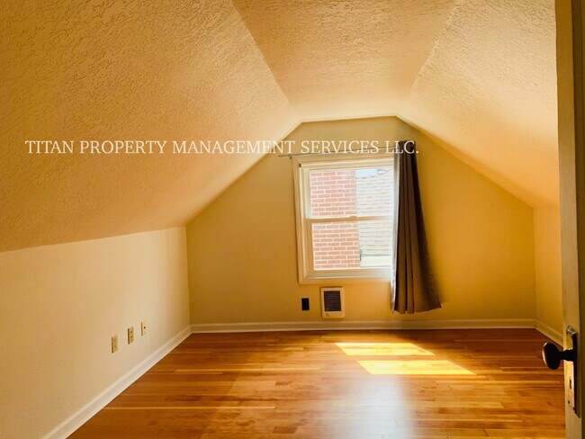 Building Photo - Beautiful 3BR/2BA Home in NE Portland | 1,600 Sq Ft | Private Fenced Yard | W/D Included