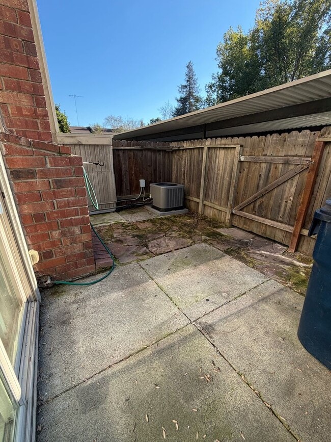 Building Photo - 2 Bedroom Condo in Natomas