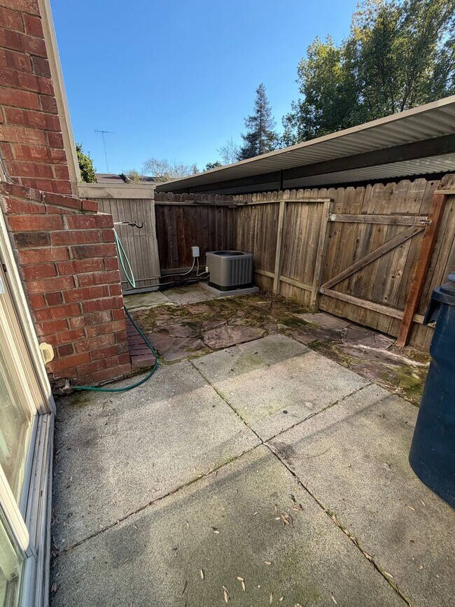 Building Photo - ***Half of First Month Rent until 1/31/26***2 Bedroom Condo in Natomas