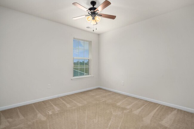 Building Photo - Smithfield Home