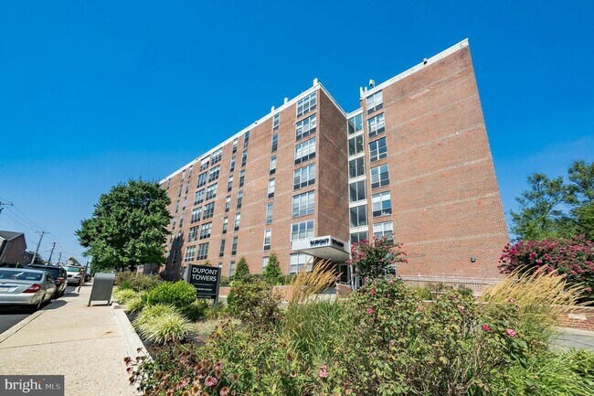 Building Photo - 6100 Henry Ave