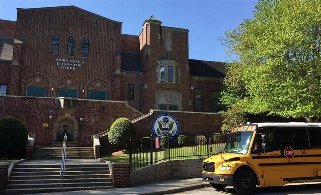 Building Photo - 961 E Rock Springs Rd NE