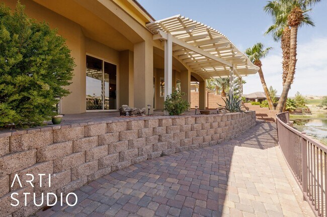 Building Photo - Beautiful 2-bedroom 2-bathroom and 2-car garage located in a gated community