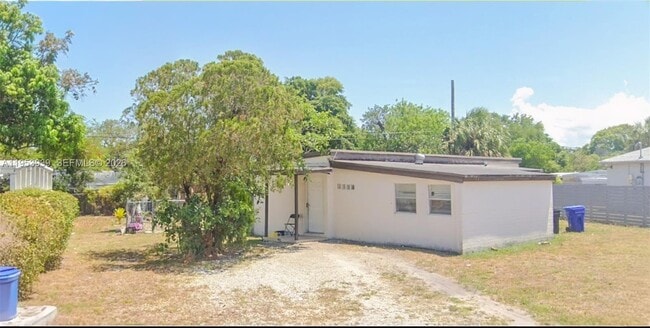 Building Photo - 1530 NW 11th Ct