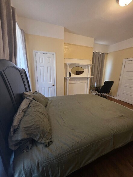 Building Photo - 116 Hardy Ave