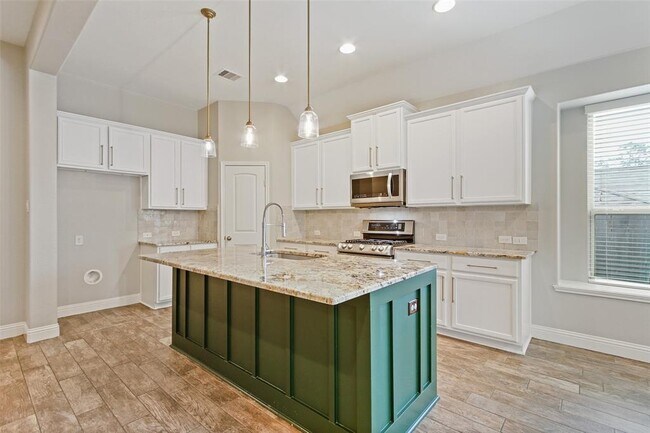 Building Photo - 3556 Woods Estates Dr