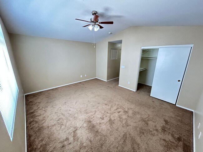 Building Photo - Gorgeous 4-bedroom home with a pool!