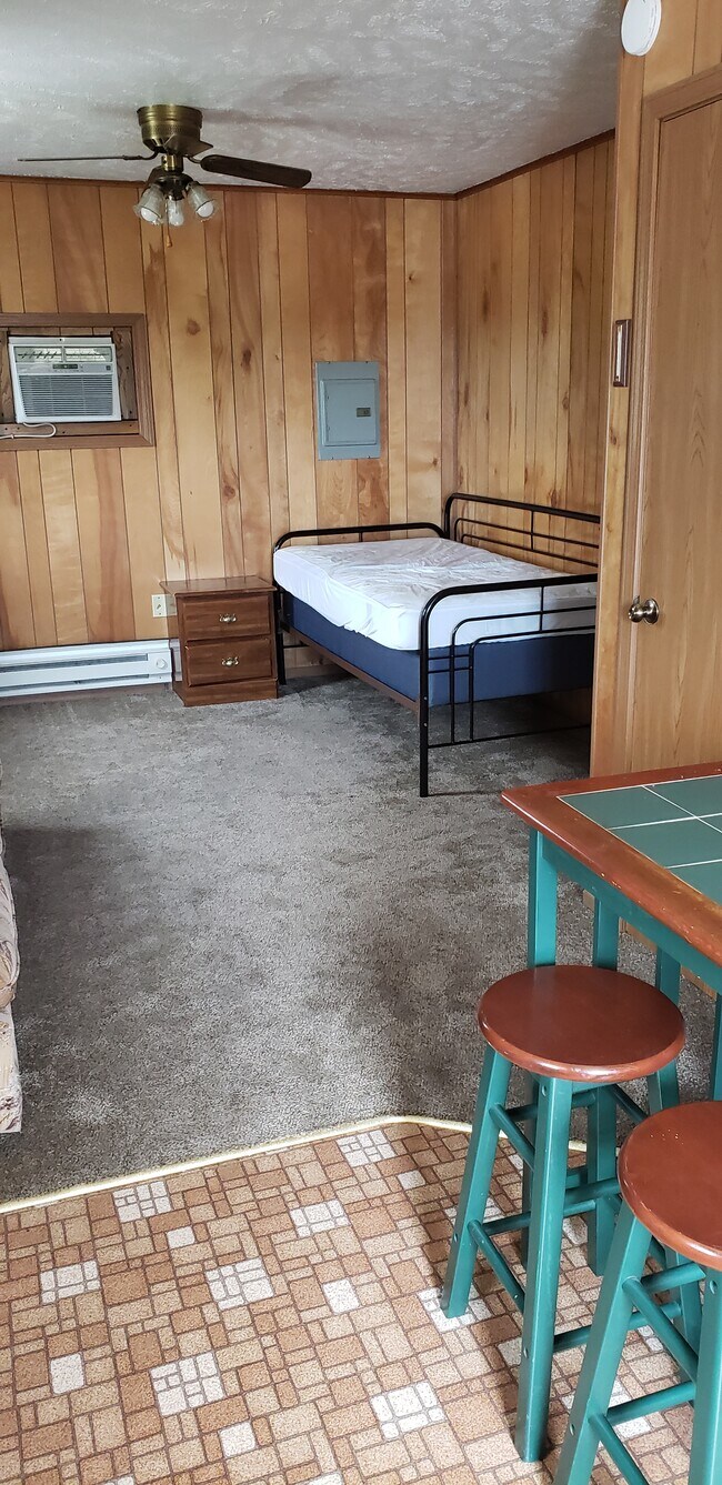 Building Photo - 385 Dille St