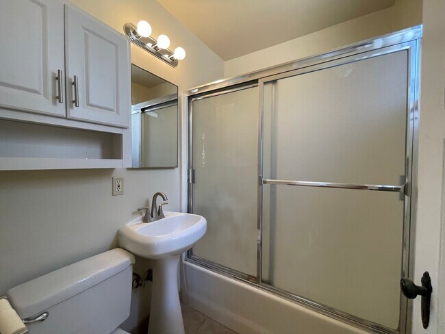 Building Photo - 736 Marine St