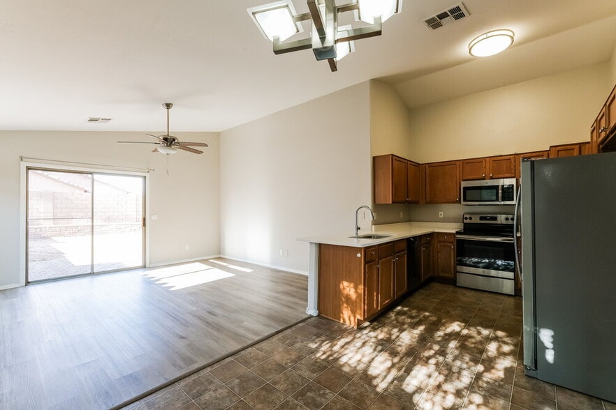 Building Photo - 14756 W Maui Ln
