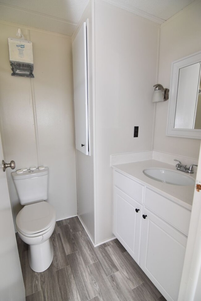 Building Photo - Spacious & Updated Double-Wide Home on a L...