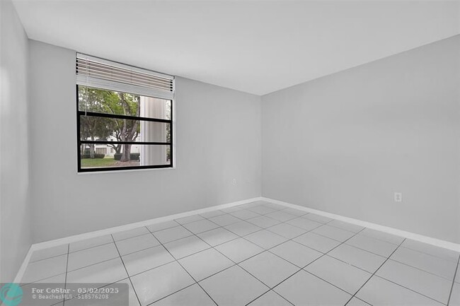 Building Photo - 1713 Whitehall Dr