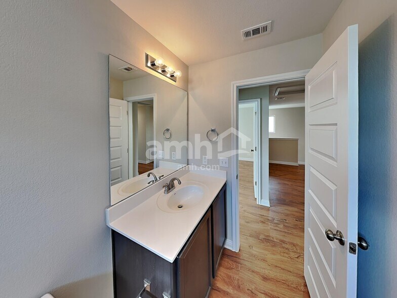 Building Photo - 8106 Cottage Rose Dr