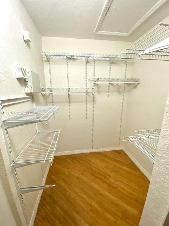 Building Photo - 1270 SE 31st Ct