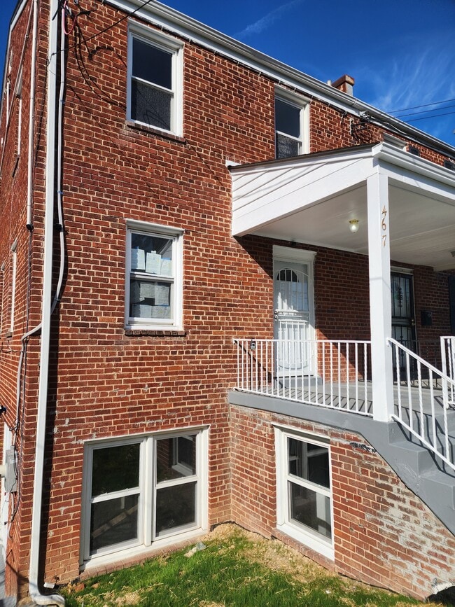 Building Photo - 467 Burbank St SE