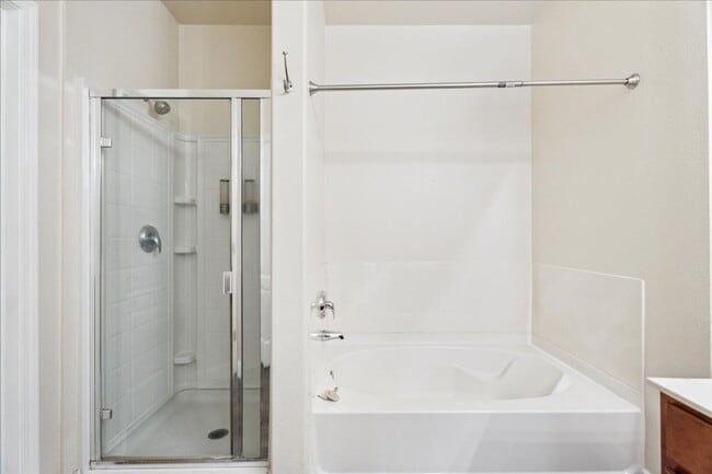 Building Photo - 5350 Dunlay Dr