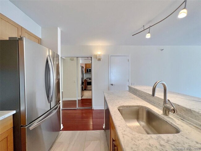 Building Photo - 25 Forest St